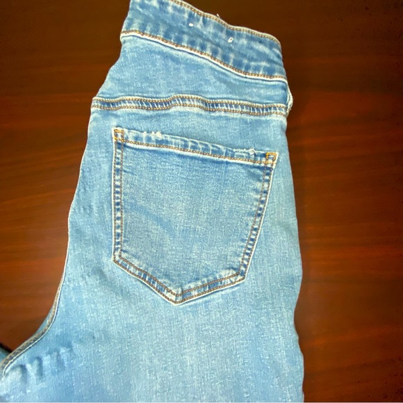 Women’s distressed dydndm and Kate jeans - Picture 6 of 11